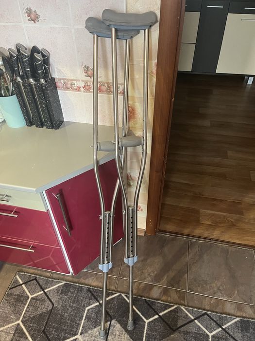 Продам костыли 10000