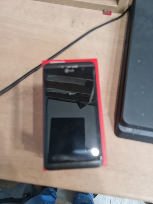 Продам телефон LG  3D