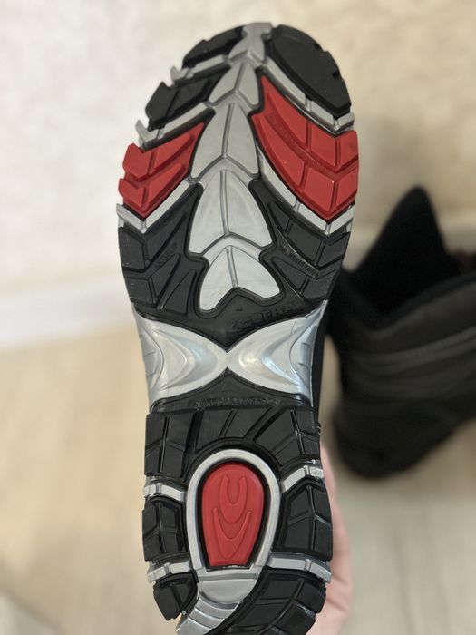 Продам новую спецботинку COFRA