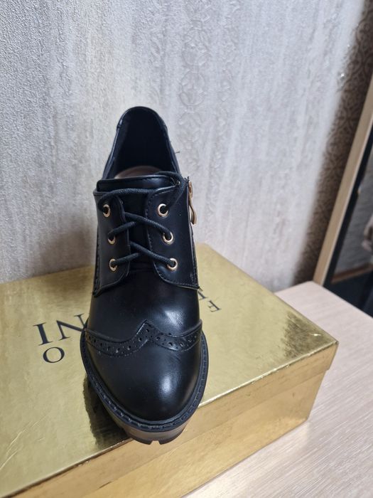 Продам женские туфли.