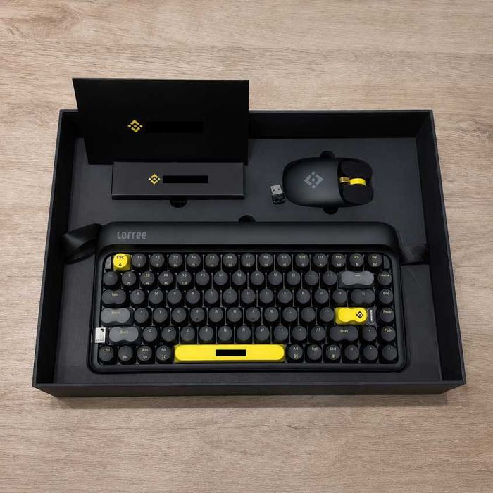 Set LOFREE nou, sigilat/nefolo­sit: tastatură + mouse wireless + accesorii