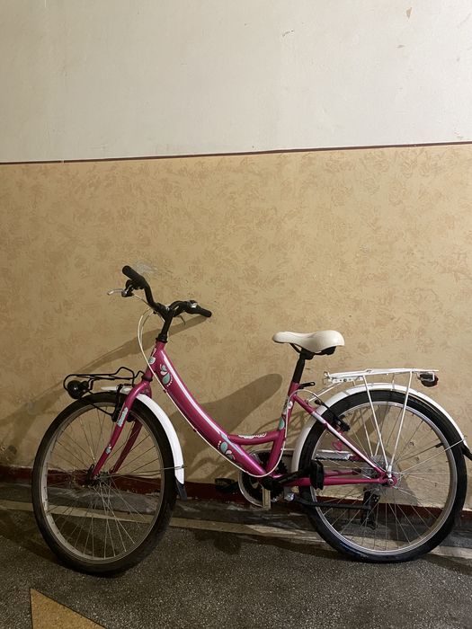 Vand bicigleta 400 de lei , pret negociabil. Aproape nefolosita, detalii in privat