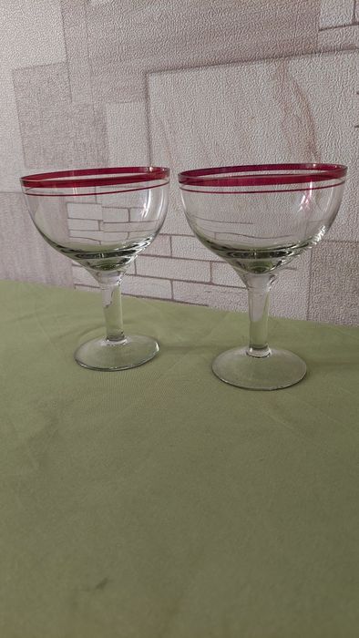 Стаканы,тарелки,кастрюли..