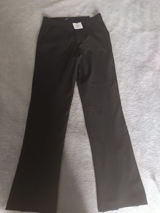 НОВ панталон ZARA