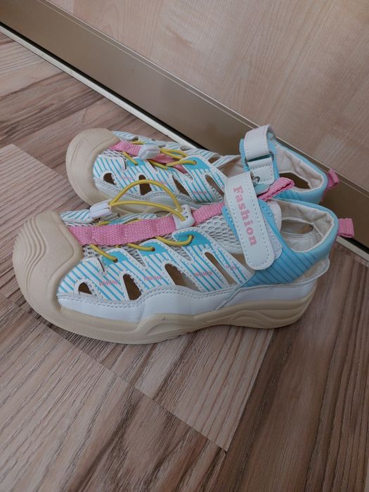 Продам детскую обувь