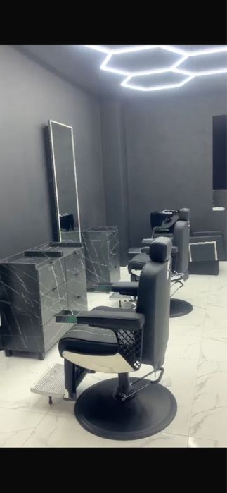 Fresh Cut Barbershop își mărește echipa.