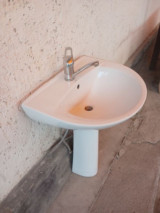 Раковина с пъедесталом