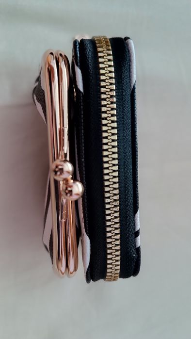 Дамско малко портмоне