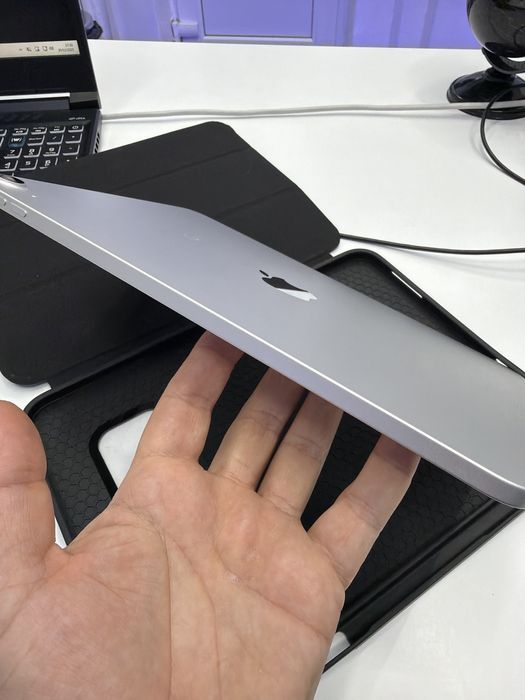 Ipad A16 128Gb ca Noua 6 cicluri Incarcate cu MDM