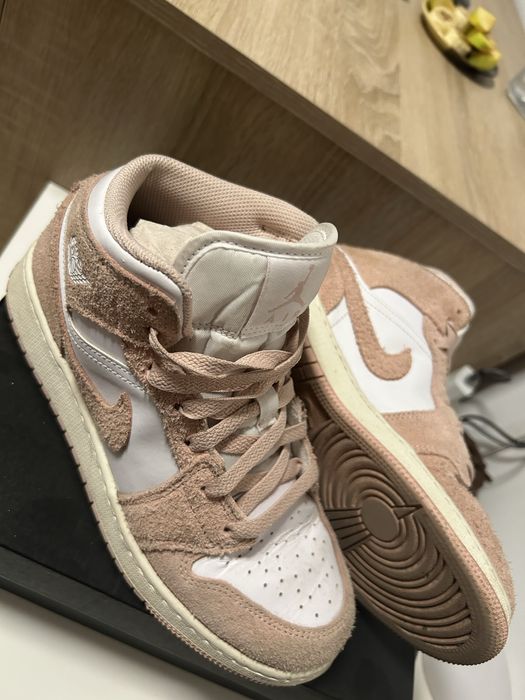 Adidasi Jordan 1 Mid