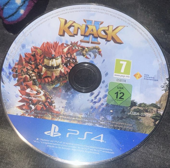 Vand PS4 plus cablu de alimentare 2 console de la soni si un joc knack