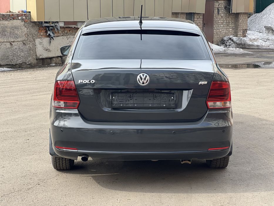 Продам автомобиль фольцваген поло 2015г