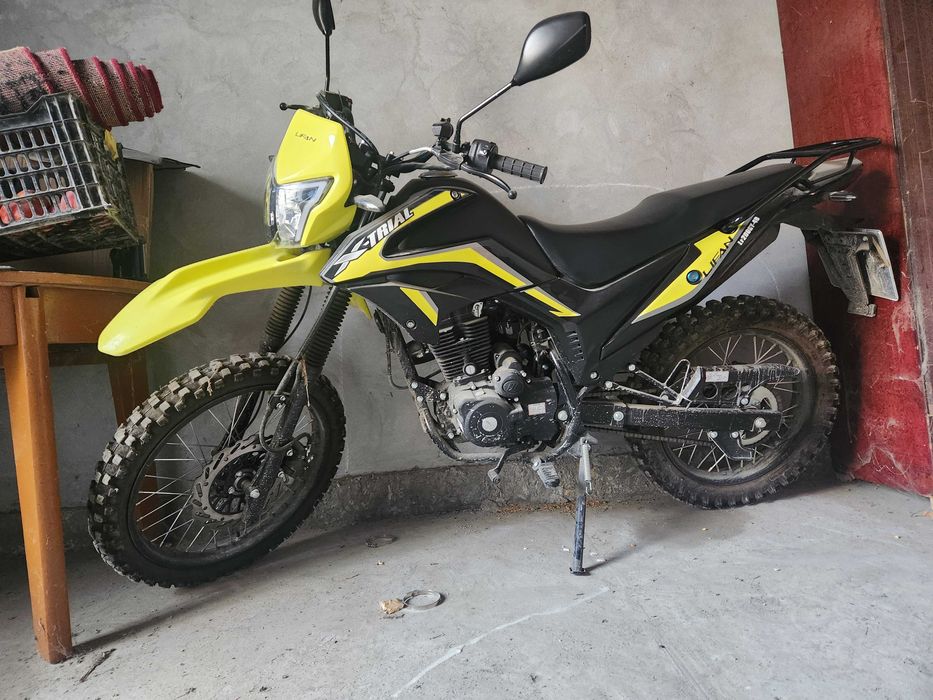 Motosikl LIFAN sotiladi yangi 200km yurgan200 km yurgan