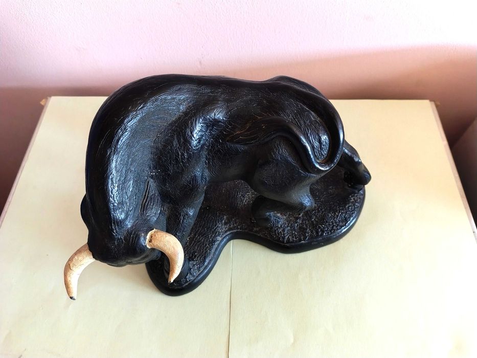 Много Рядка Испанска Колекционерска Фигура-Бик