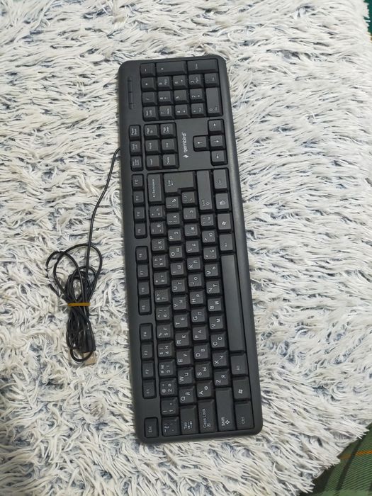 Продам клавиатуру срочно