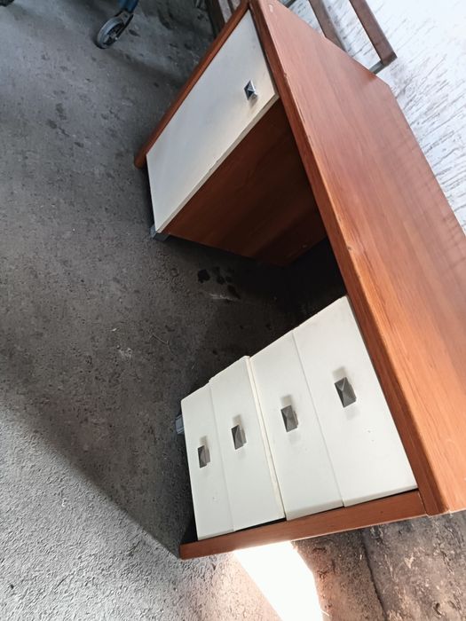 Продам шкаф и стол