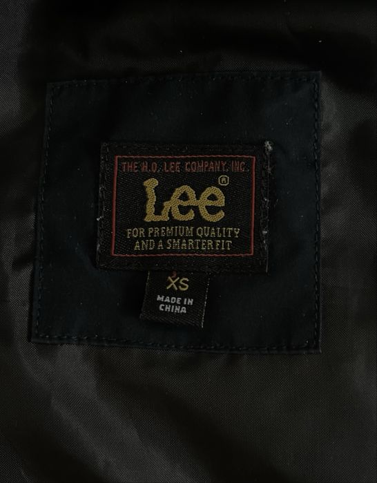 Продаю пуховик Lee