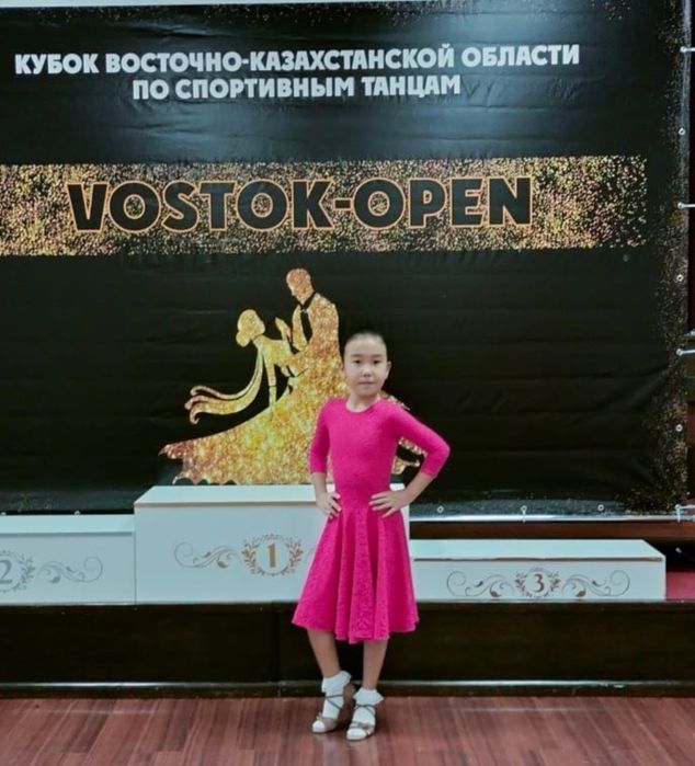 Продам платье для бальных танцев.