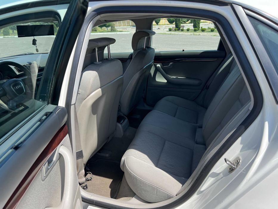 Audi A4 в хорошем состояние 1.8 турбо