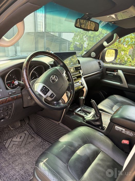 Toyota Land Cruiser 200 год 2014