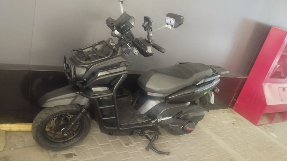 Срочно продам скутер танк 125 куб