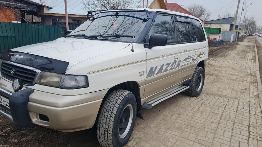 Продам  срочно Mazda MPV