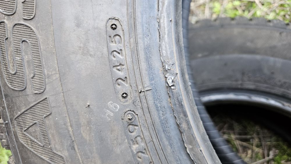 2бр като нови гуми 215 65 16С дот 25 ласа lassa