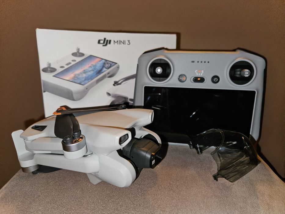 Drona DJI Mini 3 + RC ecran, ca nou, 1 lună vechime