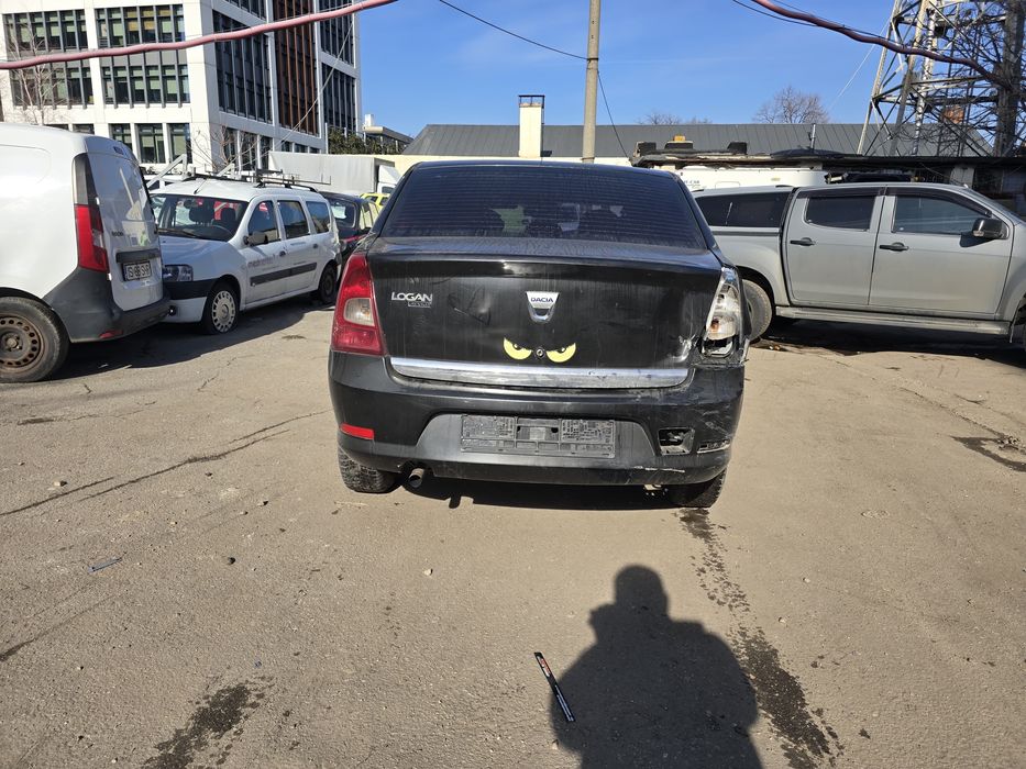 Logan 1.2 avariat spate
