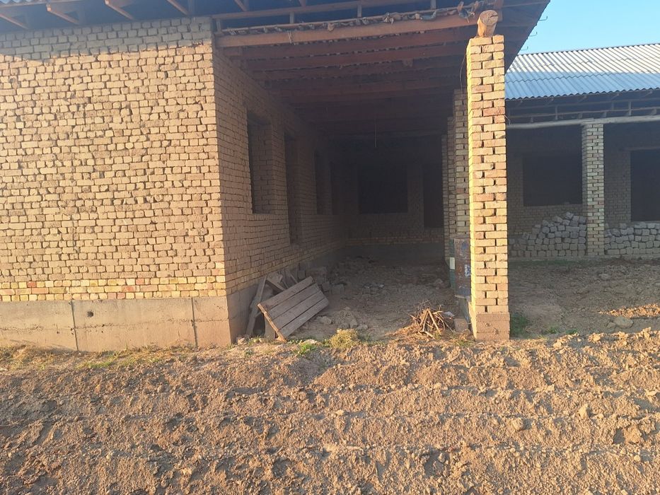 Учаска сотилади . Нурафшон