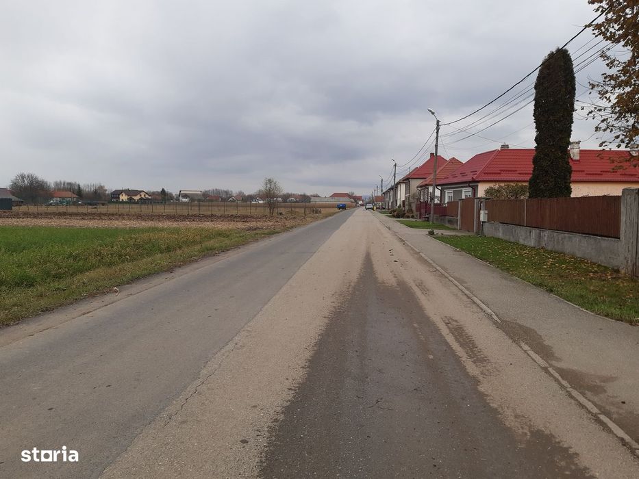 Vand teren construibil intravilan utilitati drum asfaltat central