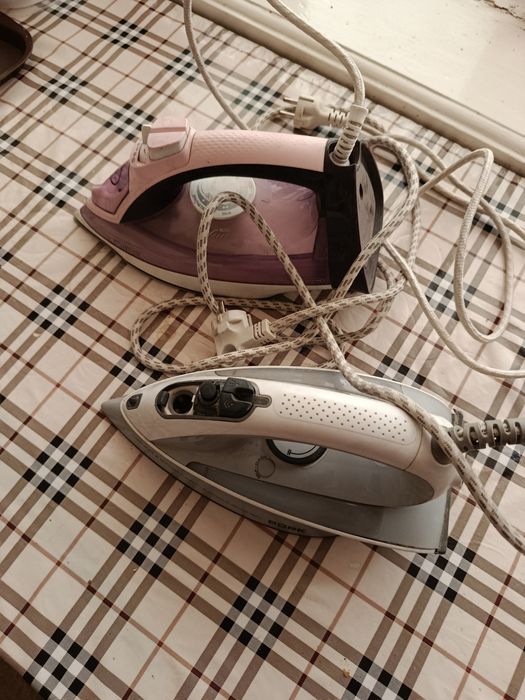 Утюги два штуки в рабочем состоянии