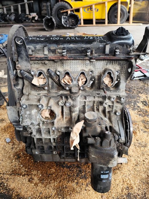 Двигател Vw golf 4 1,6 i 100 k AKL