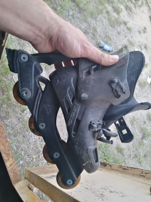 Роликовые коньки