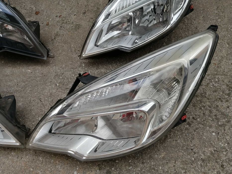 far Opel Meriva B  stanga 200 lei