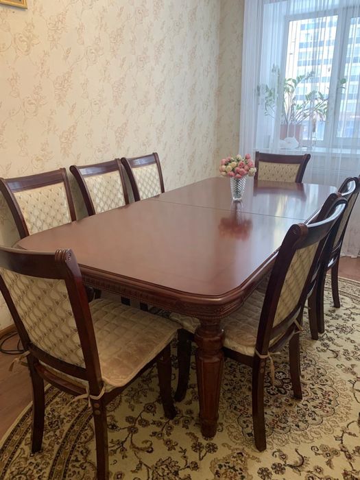 Стол и 7 стульев