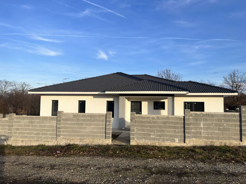 Casă noua, finisată premium.