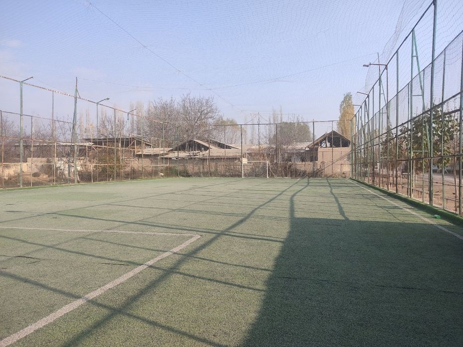 Mini fudbol oyingohi sotiladi. Manzil Uchqo‘rg‘on tumani Qurama