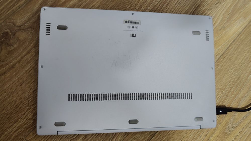 Xiaomi Mi Notebook Air 13 / i5 / 8GB / SSD 256 / Nvidia 940MX