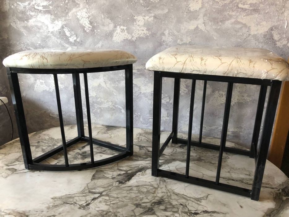 Продается кухонный стол и 6 стульев