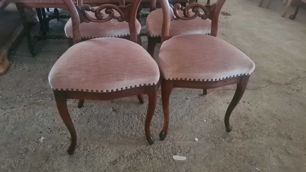 стол луи с плюшена дамаска