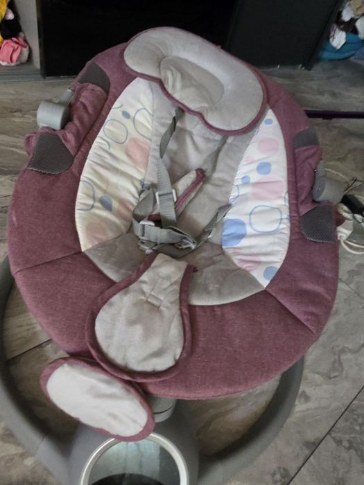 Vând măsuță bebe