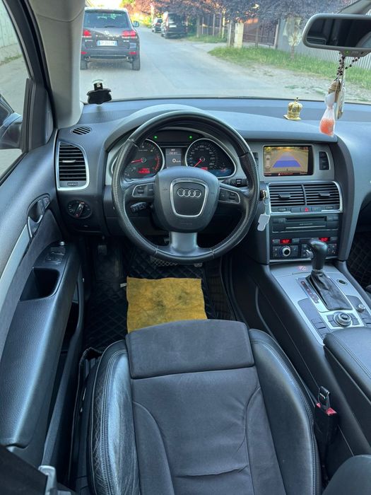 Vând Audi Q7 2011