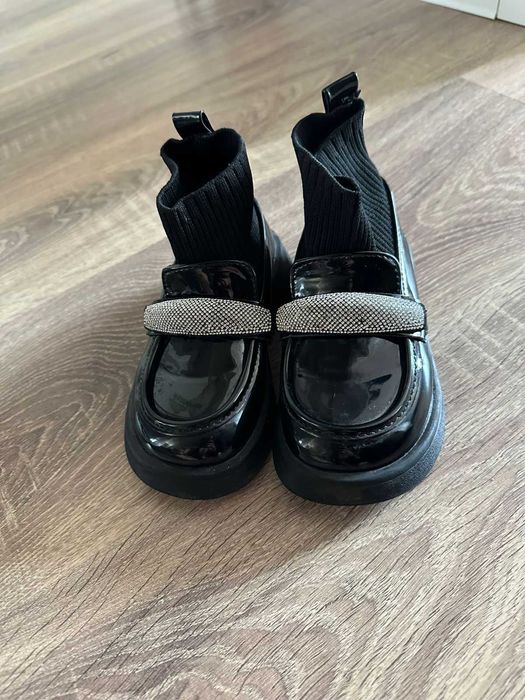 Продам осенние ботиночки для девочки