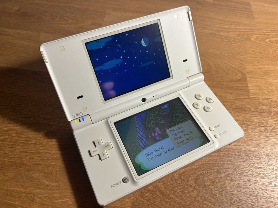 Nintendo DSi White modată, regiune engleză — gata de joc | Japonia