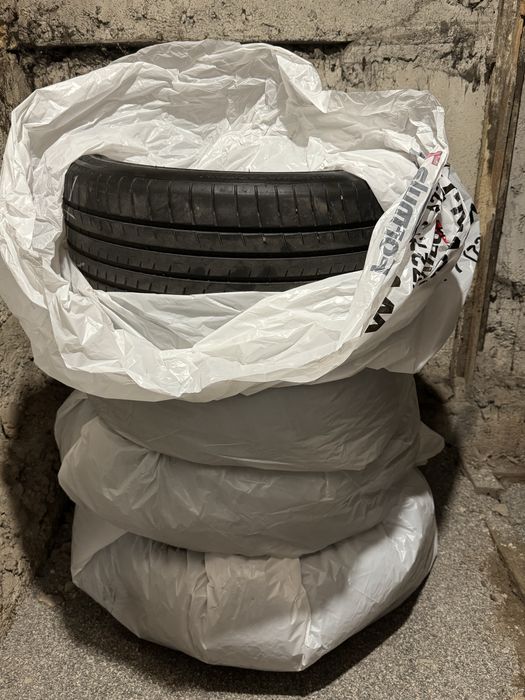 Шины летние 235/45/18