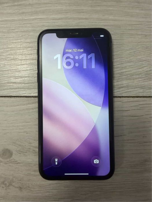 Vand Iphone 11 negru