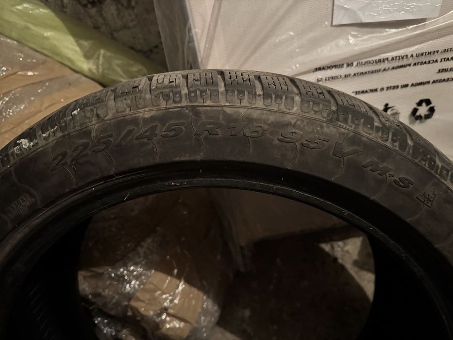 Vand cauciucicuri pirelli