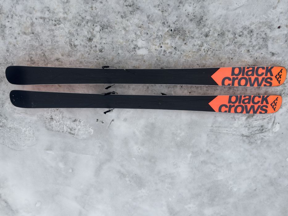 Skiuri black crows magnis 164,5