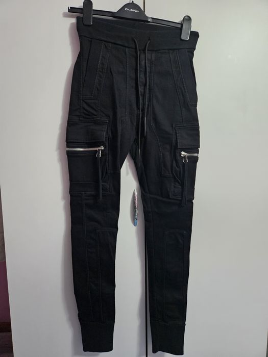 Blugi made by society noi nouti fara eticheta